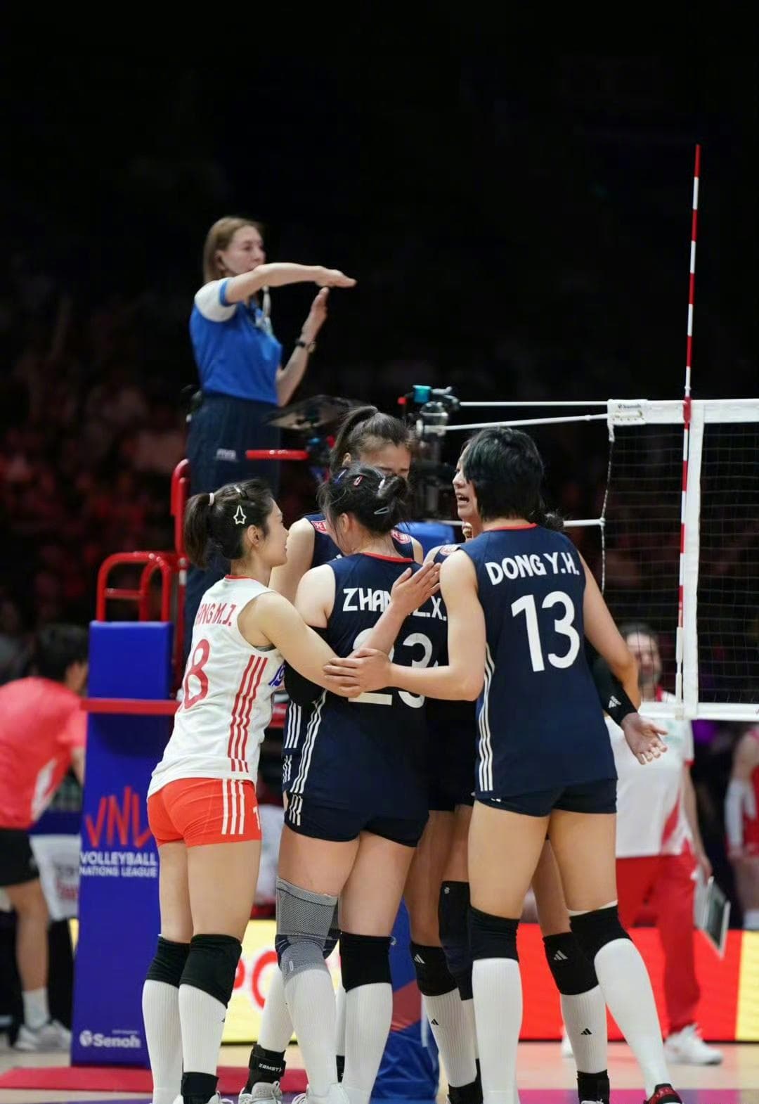 Chinese Women's Volleyball Team Stages Epic Comeback Against USA