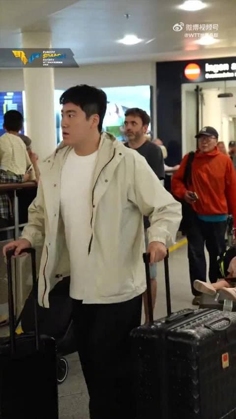 Chinese National Table Tennis Team Arrives in Sweden for WTT Grand Slam Preparation