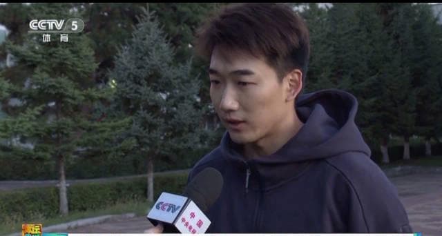 When My Canadian Cousin Texted Me About Gao Tingyu's Skates, I Realized We're All Just Trying to Find Our Perfect Fit