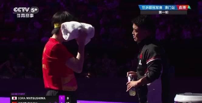 Coach Wang Hao's Encouraging Guidance to Wang Chuqin During Critical Match