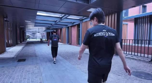 Caught on Camera! Wang Chuqin's Hilarious Reaction When Discovering He's Being Secretly Filmed by Teammate