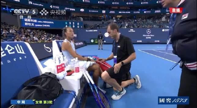 When I saw Zheng Qinwen retire from the match, I suddenly understood the loneliness of overseas Chinese watching domestic sports