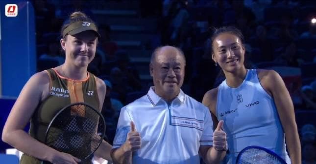 Li Ning Serves as Coin Toss Guest for Zheng Qinwen's China Open Match