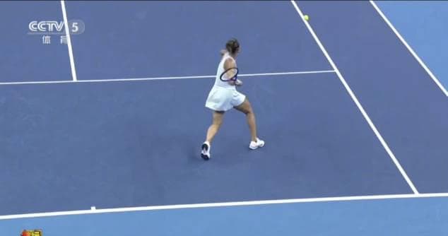 Qinwen Zheng Prepares for Tough Challenge Against Noskova at China Open