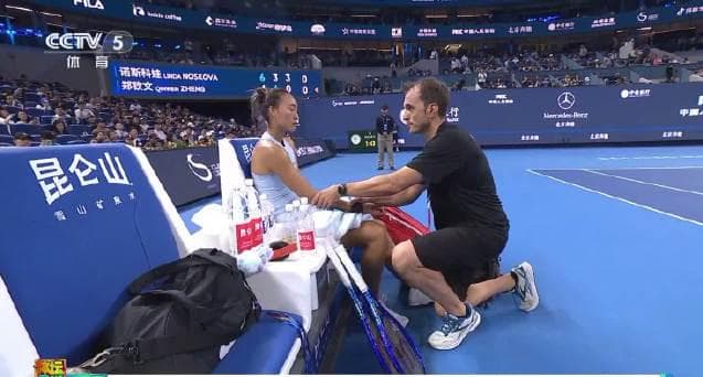 Shocking! The Hidden Pain Behind Every Serve: How Zheng Qinwen's Injury Reveals the Untold Struggles of Overseas Chinese Watching Sports