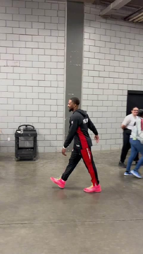 When I Saw NBA Star Learning Chinese from a Rookie, I Realized: This Is How Cultures Truly Connect