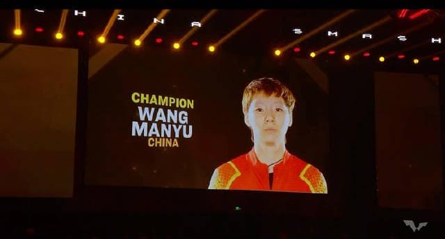 Wang Liqin Presents Gold Medal to Wang Manyu at WTT China Grand Slam