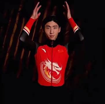 Lin Xiaojun's Crown Gesture Steals the Spotlight at Short Track World Cup