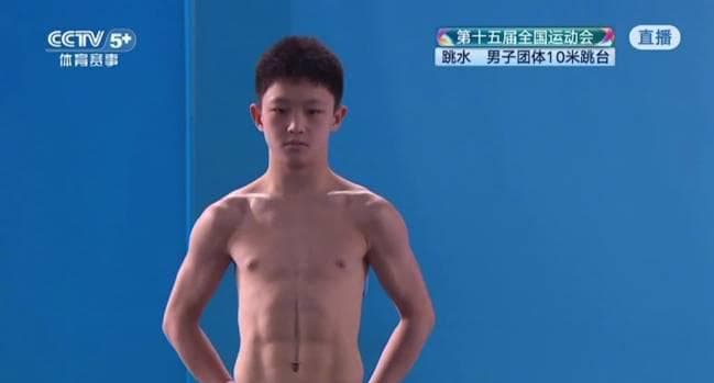 Shocking! Overseas Chinese Can't Watch This Epic 'Water Disappearance' Dive - Here's Why