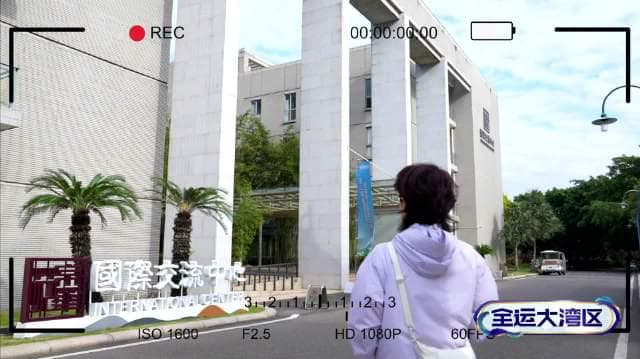 When I saw Lang Ping playing volleyball with middle schoolers in Zhuhai, I suddenly remembered my high school PE teacher