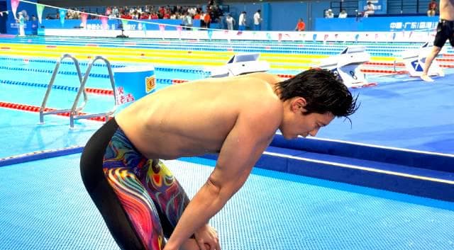 When I Saw Wang Shun Collapse After Winning Gold, I Realized Something About Our Overseas Lives