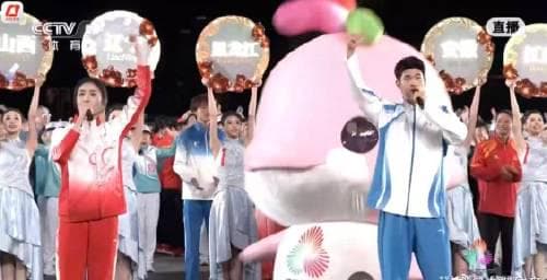 Shocking! Overseas Chinese Can't Watch This Heartwarming Moment - Here's How to Fix It