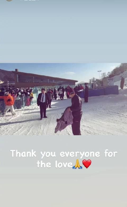 When Su Yiming Threw His Jacket Into the Crowd, I Realized What Truly Connects Us Overseas