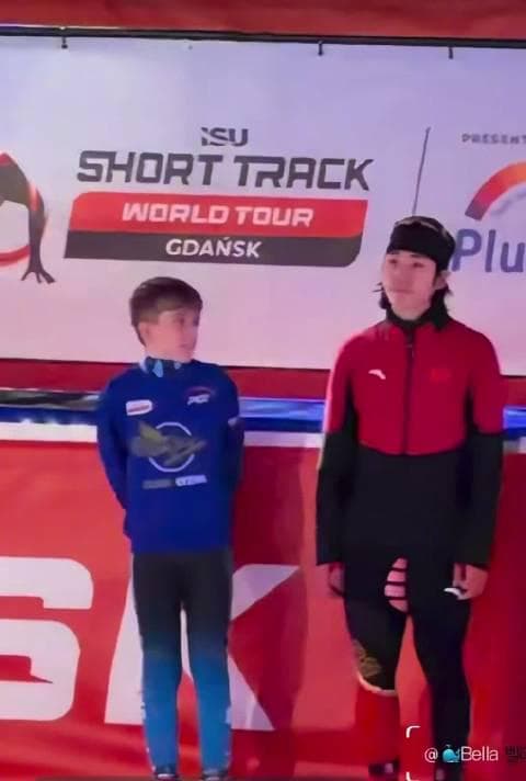 Lin Xiaojun's Heartwarming Moment with Young Ice Mascot at World Cup Event