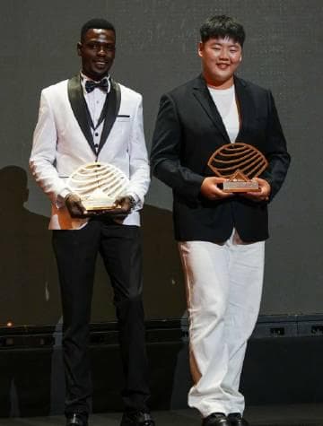 When My Cousin Sent Me Zhang Jiale's Award News, I Realized: Overseas Chinese Missed So Much More Than Just Her Victory