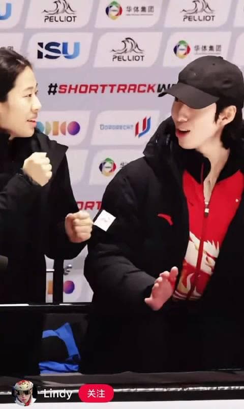 Lin Xiaojun's Passionate Support: A Glimpse into Team China's Short Track Speed Skating Spirit
